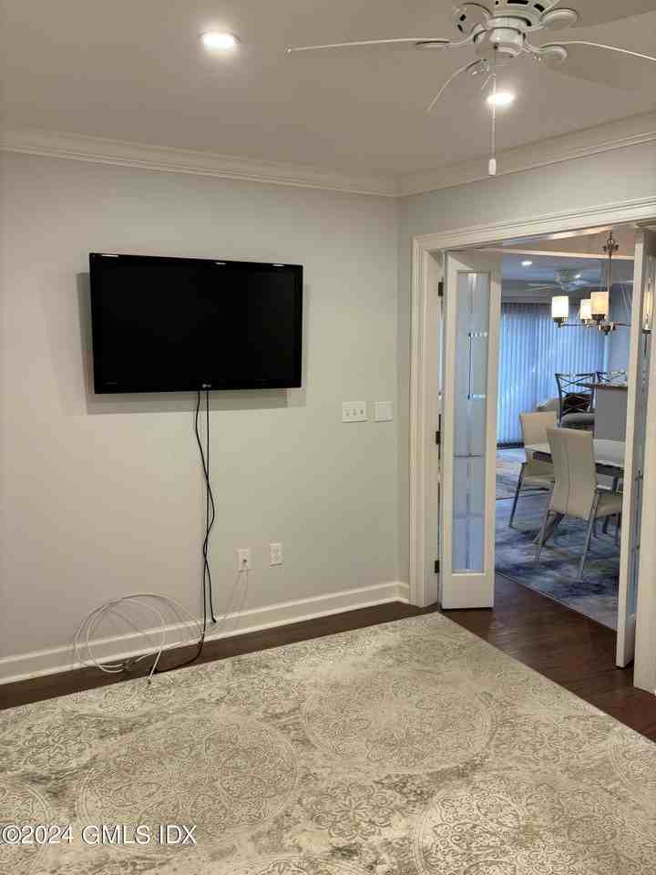 1465 E Putnam Ave #306 - Photo 7 of 13