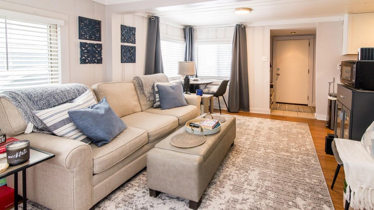 11291 E Shore Drive unit: Front House - Photo 5 of 16