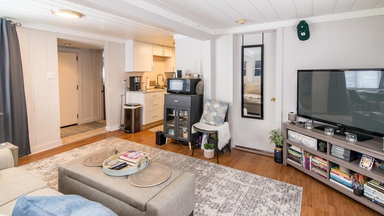 11291 E Shore Drive unit: Front House - Photo 6 of 16