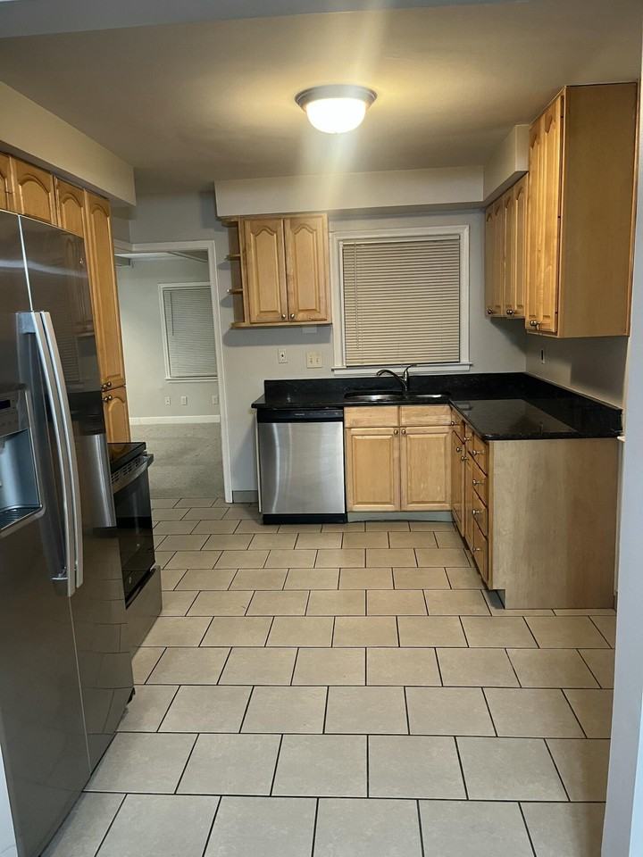 12116 Columbia - Photo 3 of 13