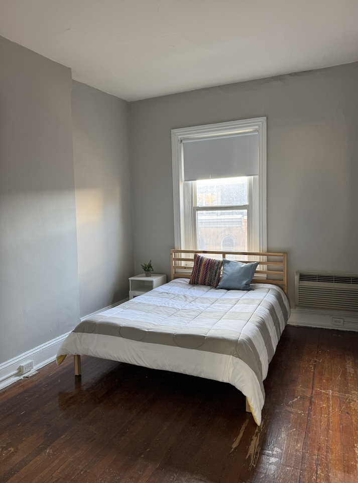 2125 Walnut St #4 - Photo 3 of 8