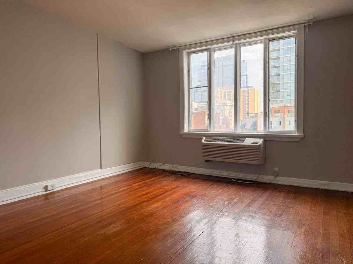 2125 Walnut St #4 - Photo 5 of 8