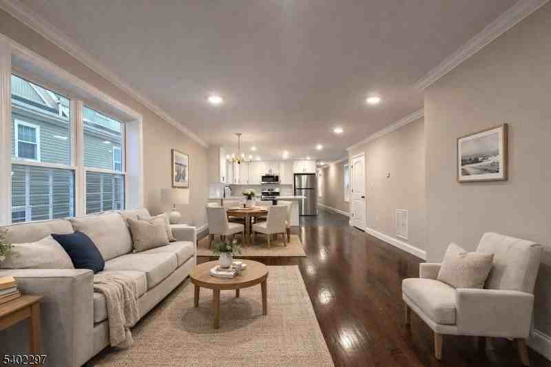 515 Walnut St - Photo 2 of 9