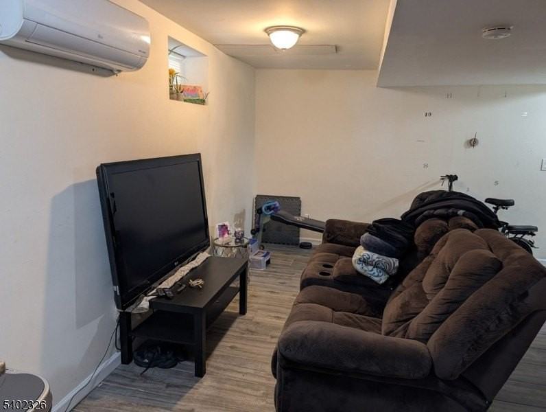 1445 Lexington Pl - Photo 2 of 8