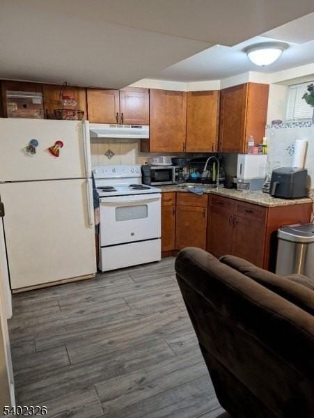 1445 Lexington Pl - Photo 4 of 8