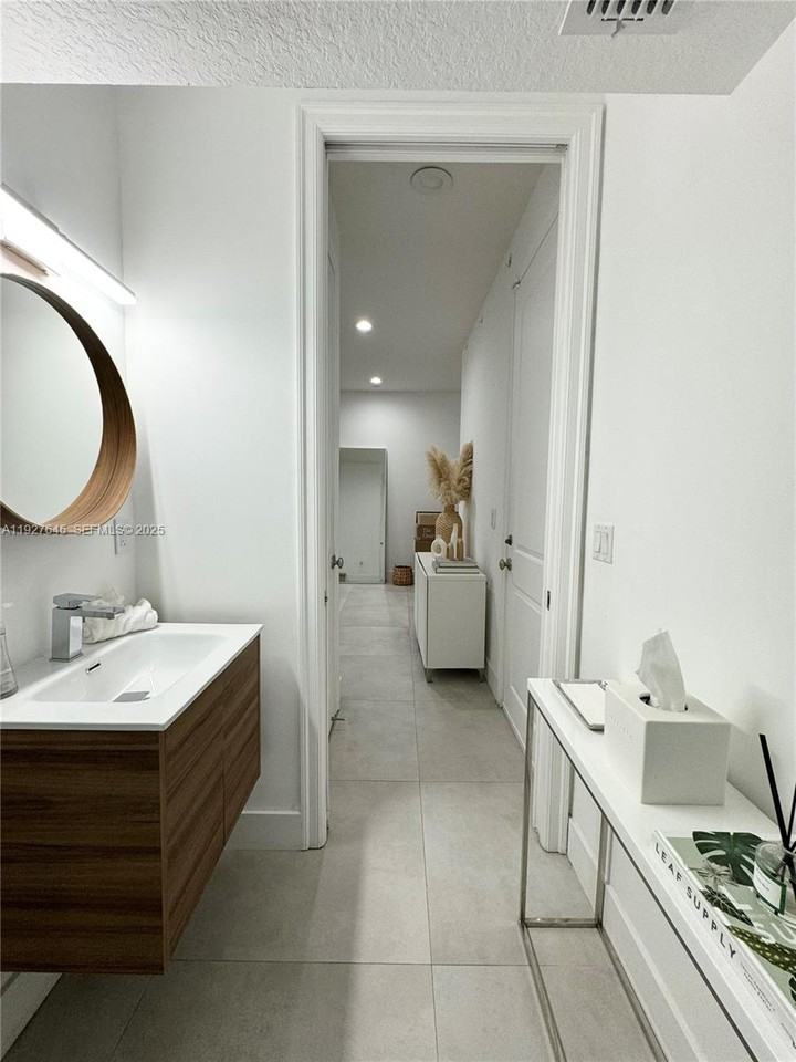 13017 Riverwalk Cir S - Photo 4 of 8