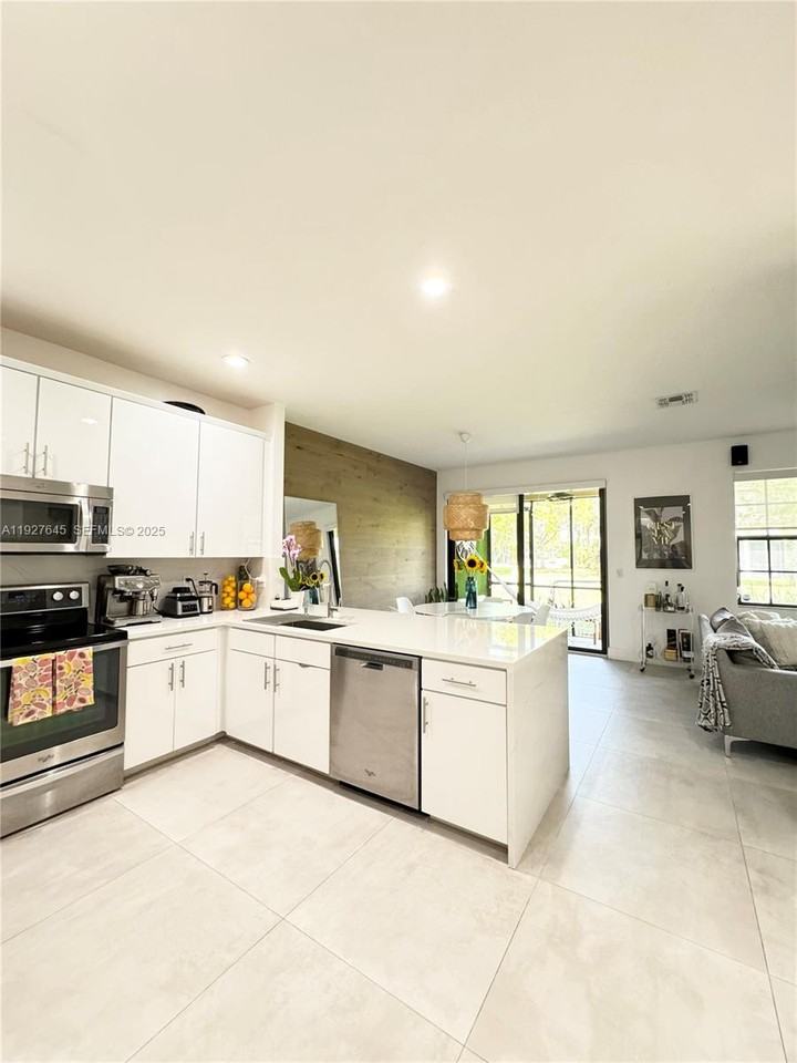 13017 Riverwalk Cir S - Photo 7 of 8