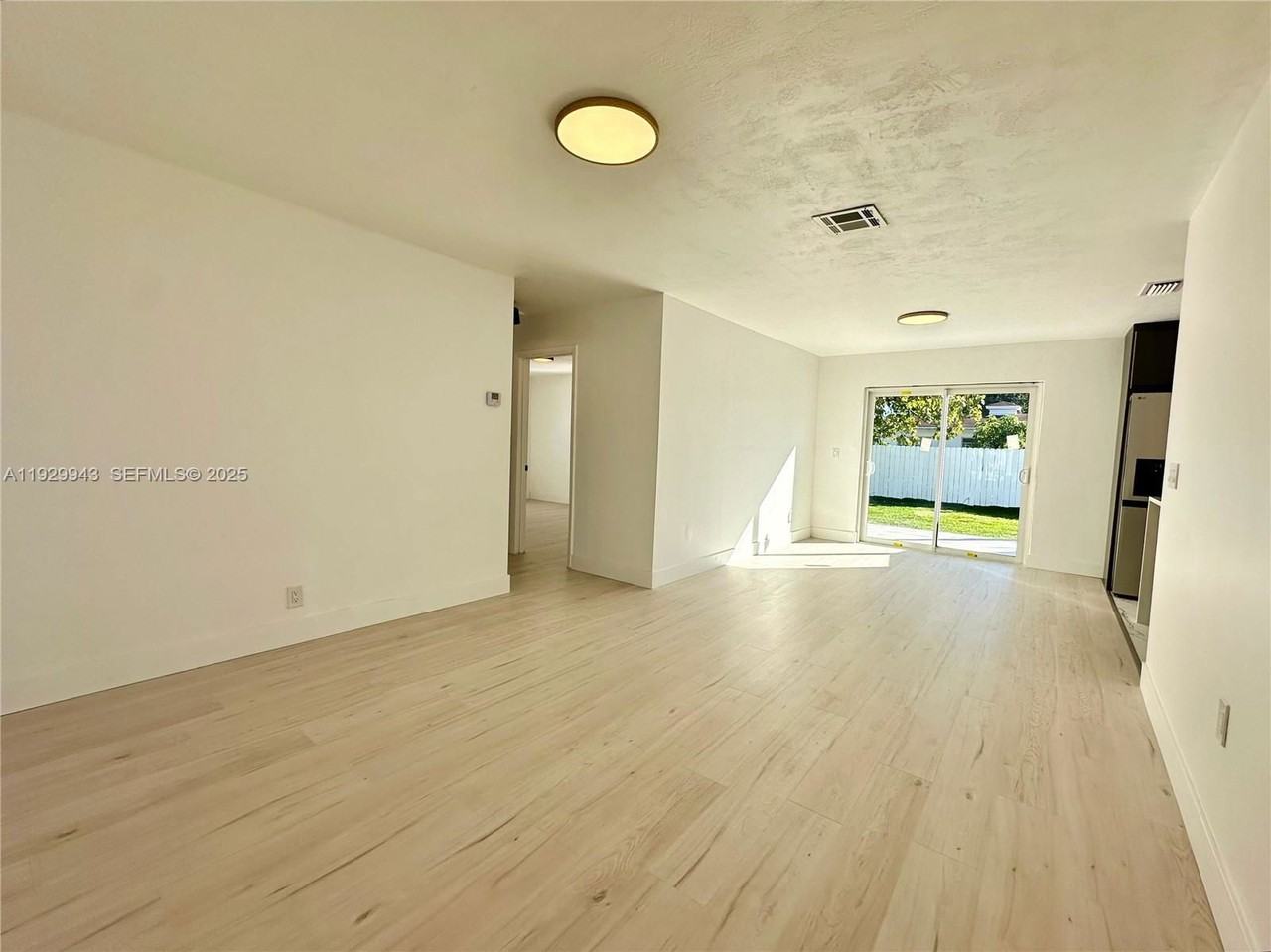 629 Sw 4th St - Photo 2 of 8