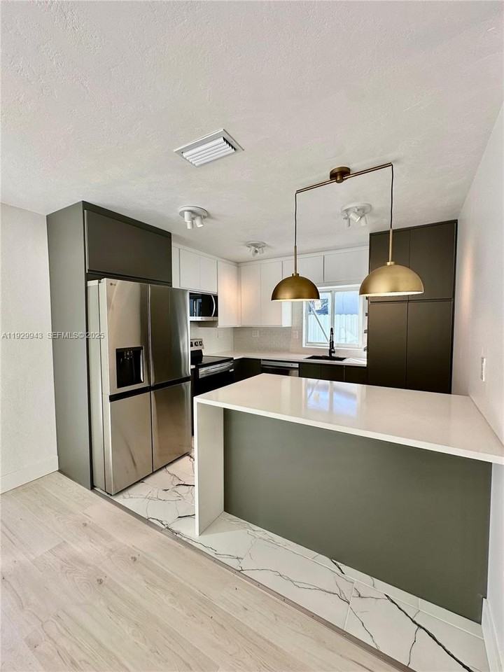 629 Sw 4th St - Photo 4 of 8