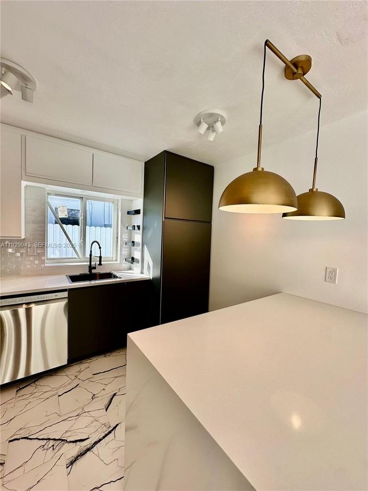 629 Sw 4th St - Photo 7 of 8