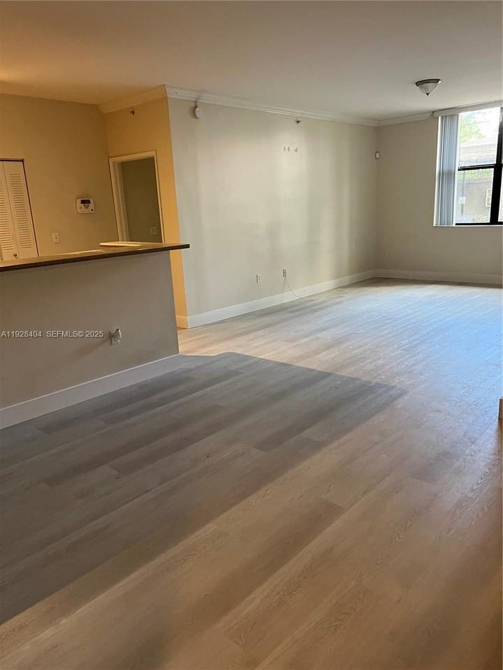 1919 Van Buren St #114A - Photo 2 of 8