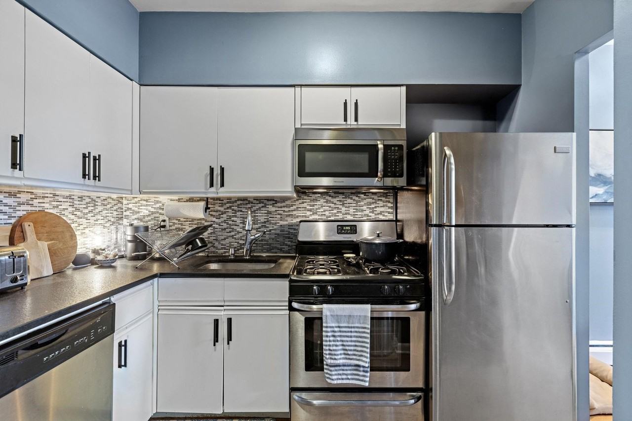 935 Park Ave #5S - Photo 5 of 14