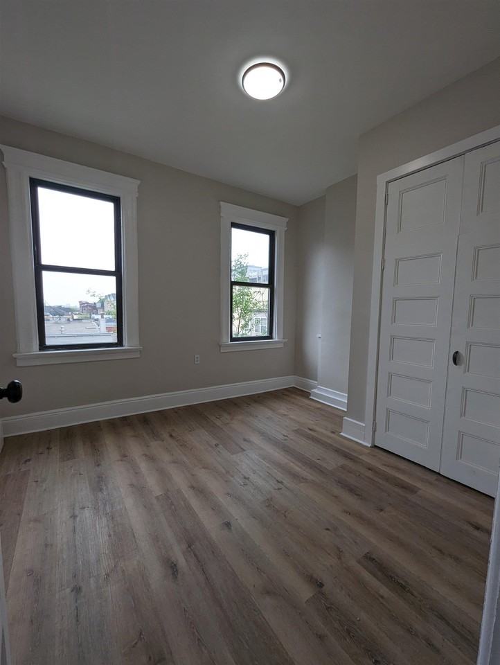 215 64th St #5 - Photo 3 of 8