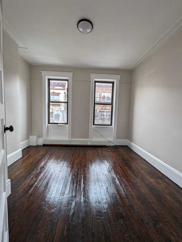 215 64th St #5 - Photo 4 of 8