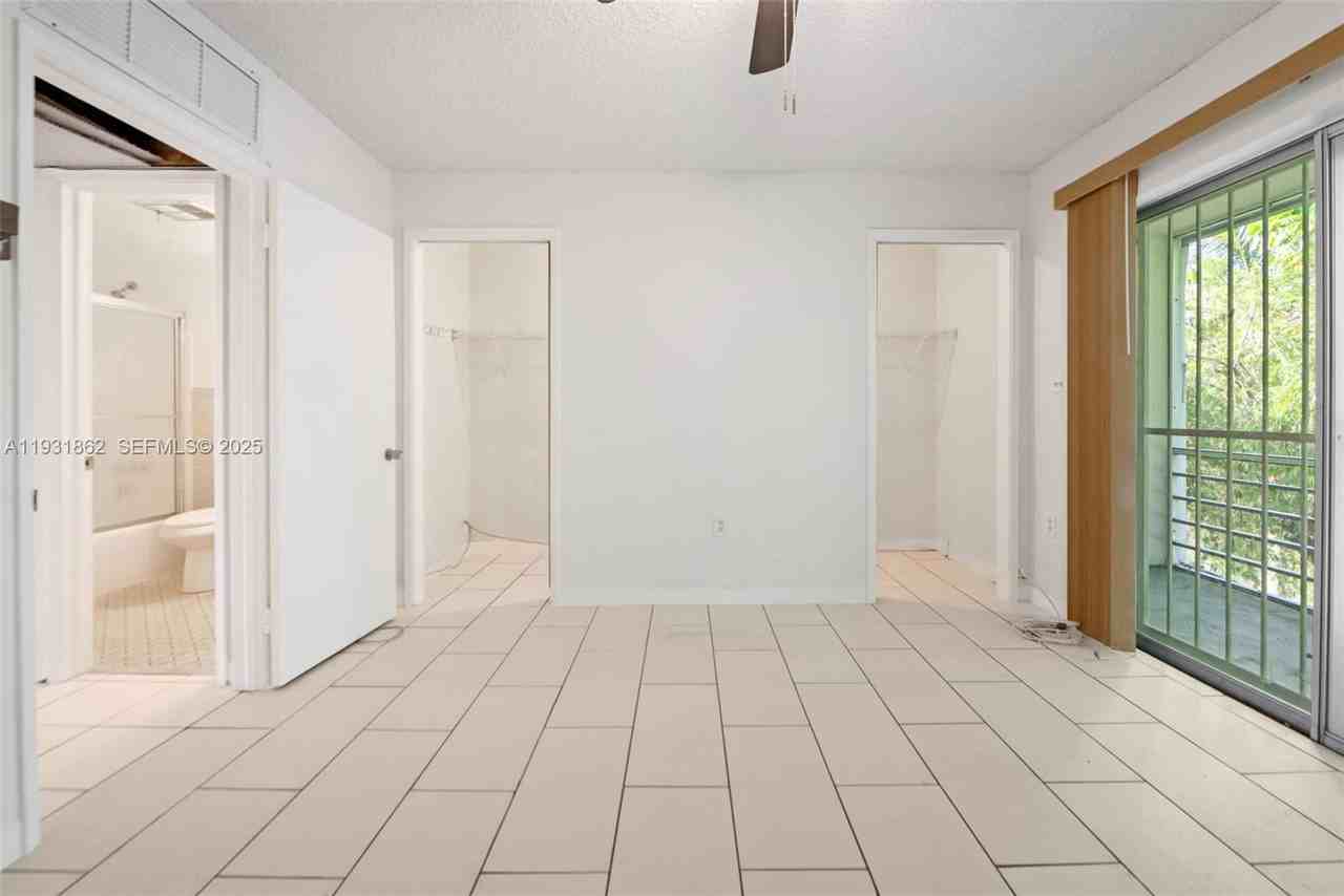 20310 Ne 2nd Ave #24 - Photo 7 of 8