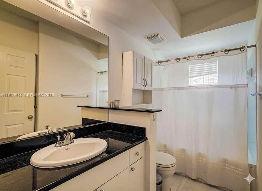 17100 N Bay Rd #1415 - Photo 3 of 8