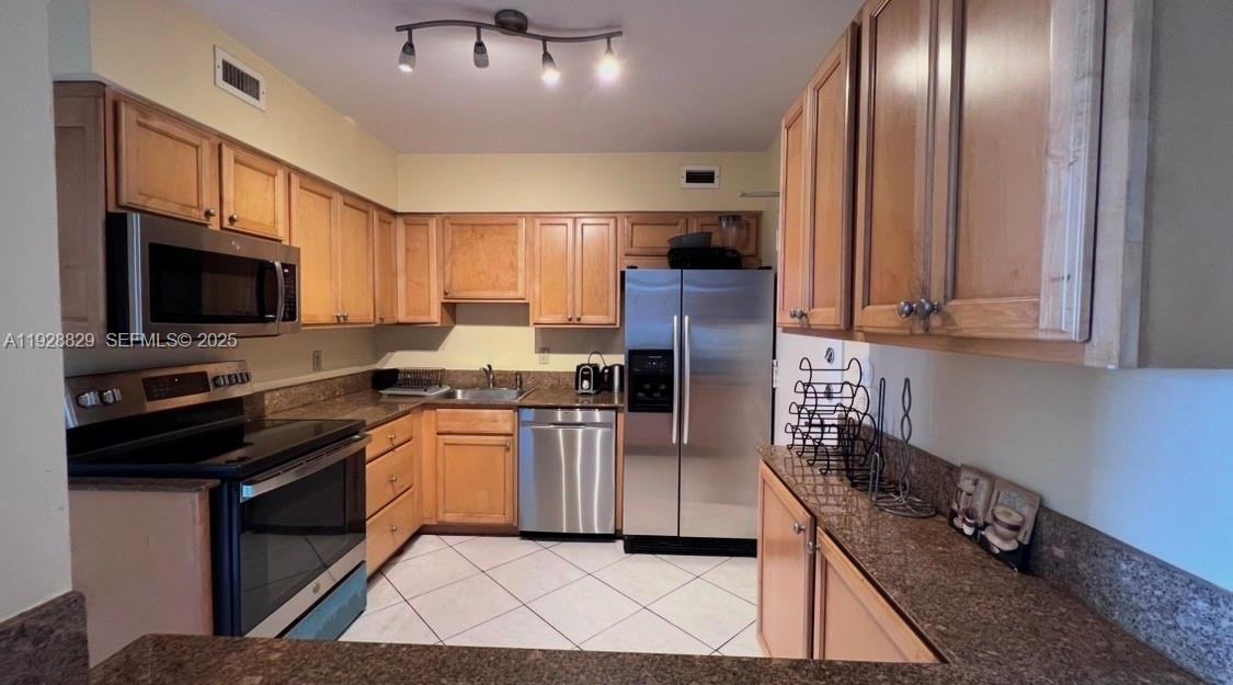 5161 Collins Ave #1701 - Photo 5 of 8