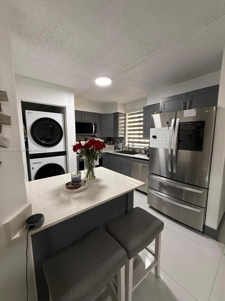 6195 Nw 186th St #402 - Photo 4 of 8