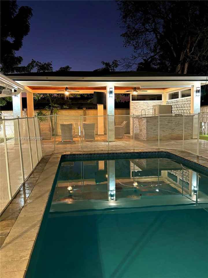 18632 Sw 93rd Ct - Photo 2 of 8