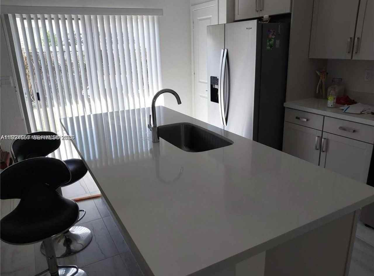 1790 Se 7th Ter #1790 - Photo 3 of 8