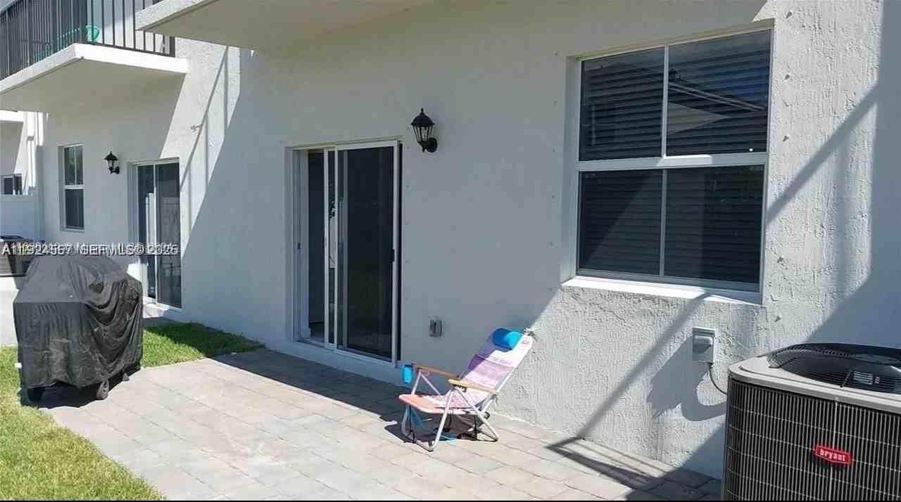 1790 Se 7th Ter #1790 - Photo 7 of 8