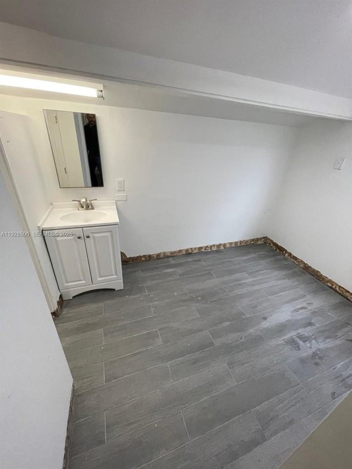 10245 Sw 37th Ter - Photo 7 of 8