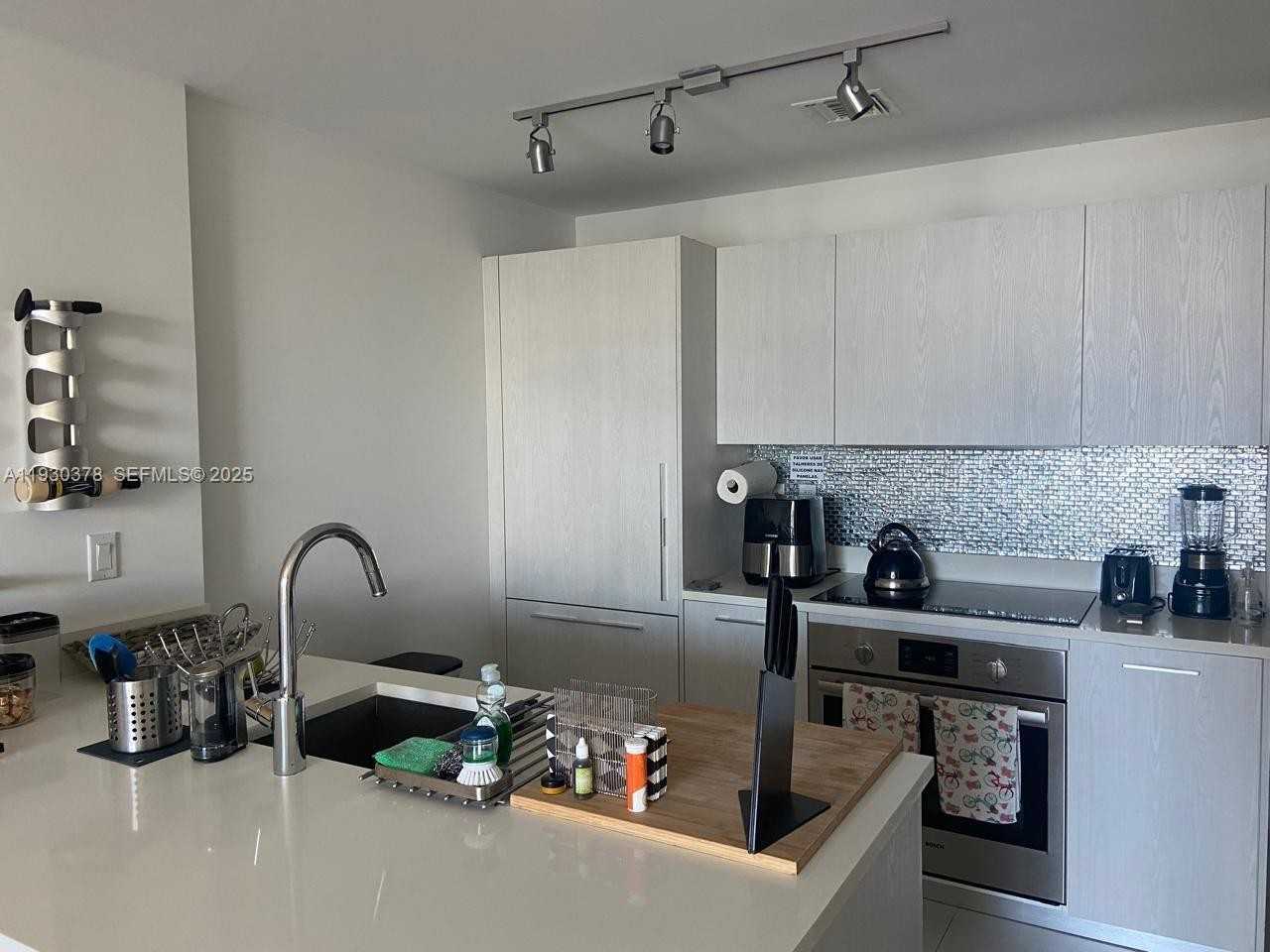 501 Ne 31st St #604 - Photo 3 of 8