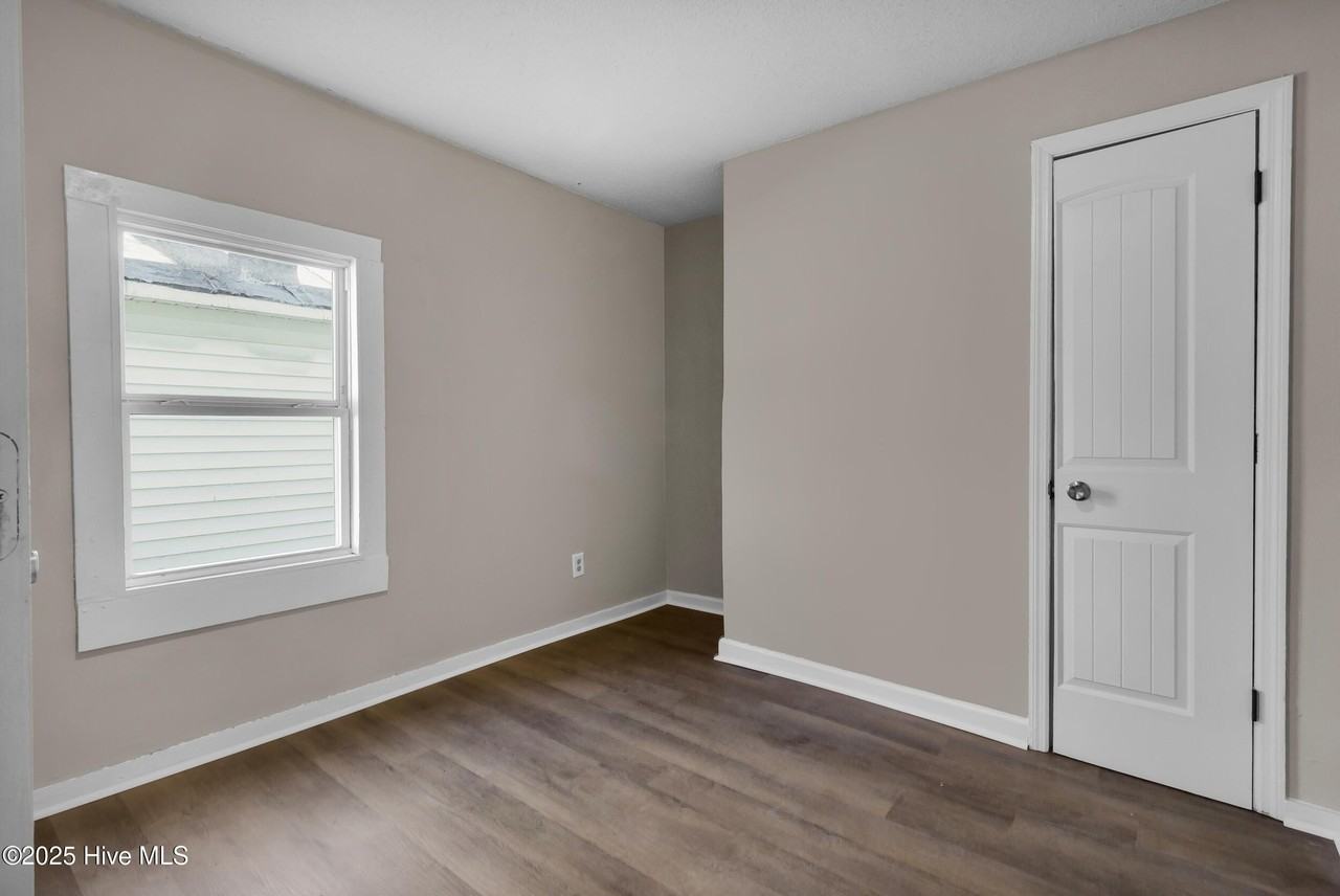 605 1st Ave - Photo 6 of 25