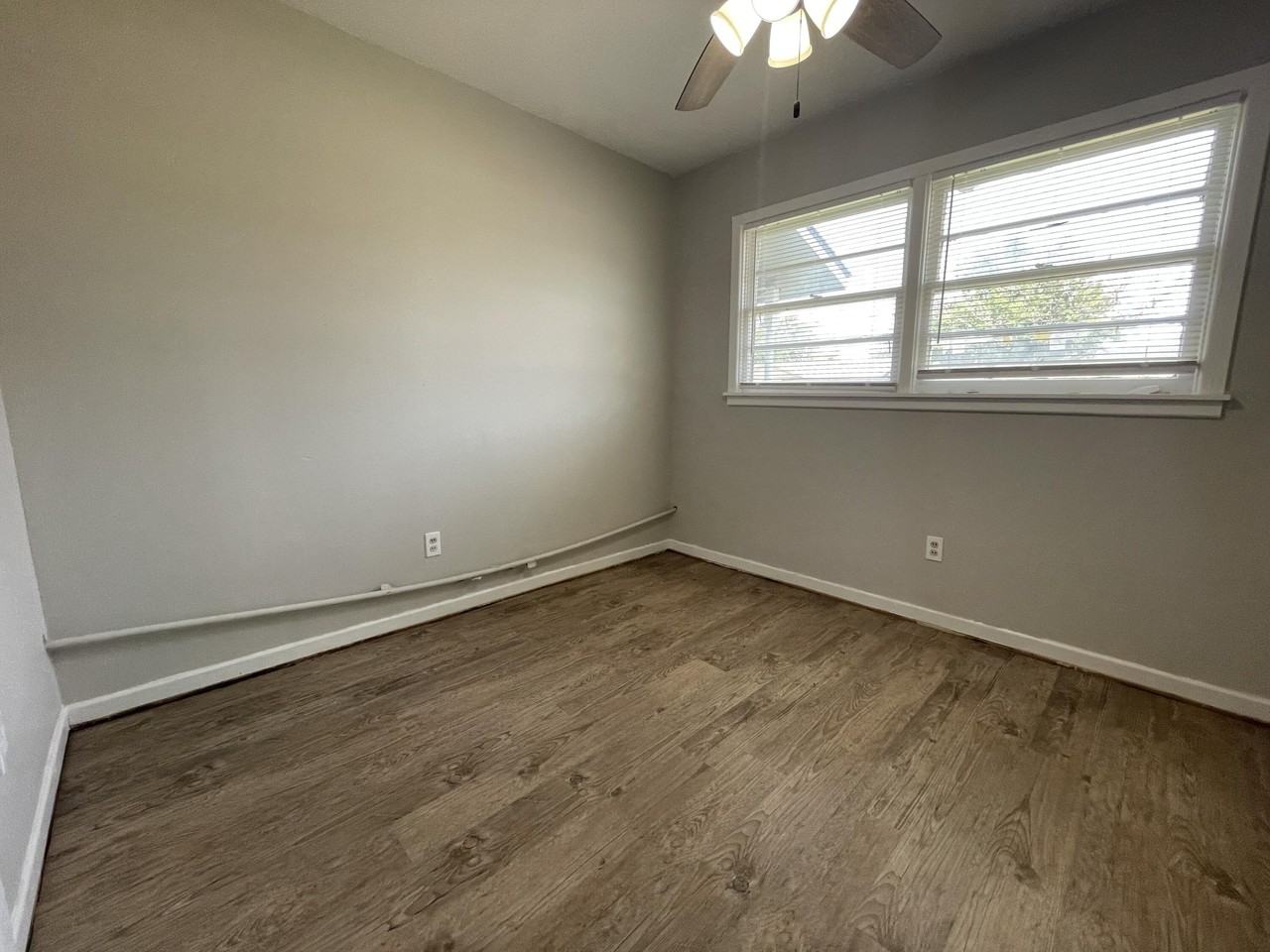 1907 70th St - Photo 6 of 9