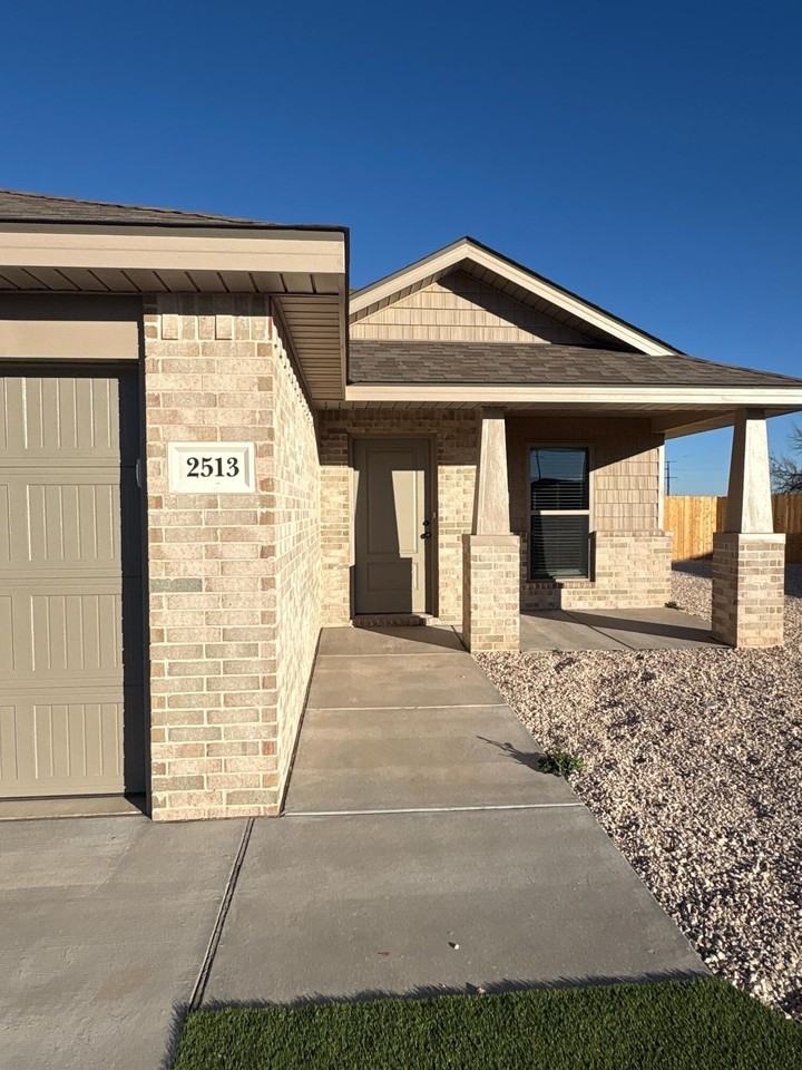 2513 Kenwood Ave