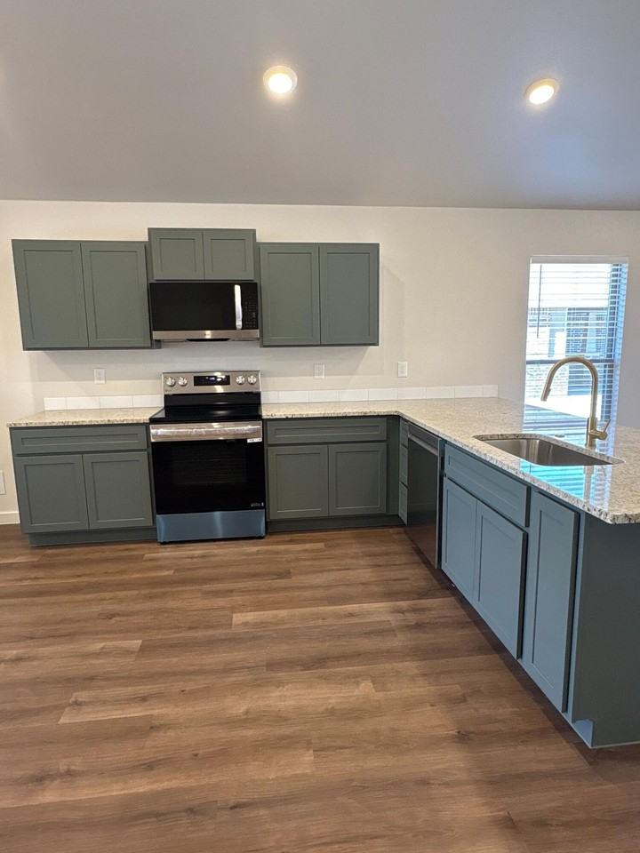 2174 Langford Ave - Photo 3 of 11