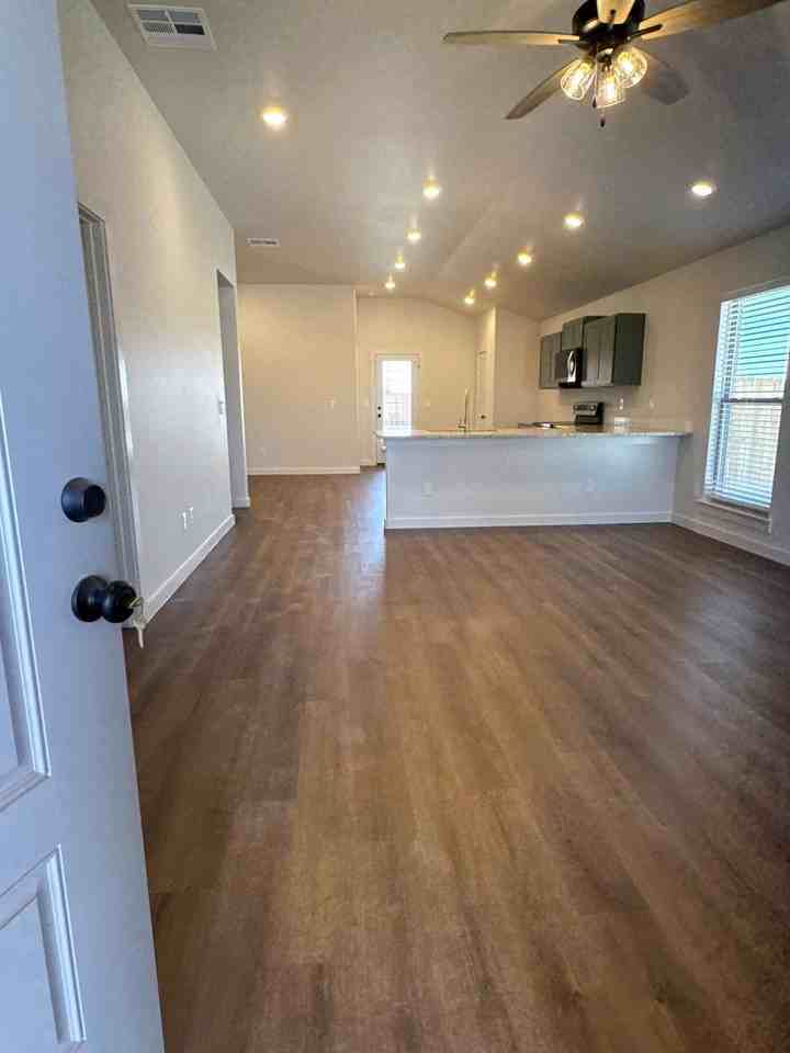 2174 Langford Ave - Photo 4 of 11