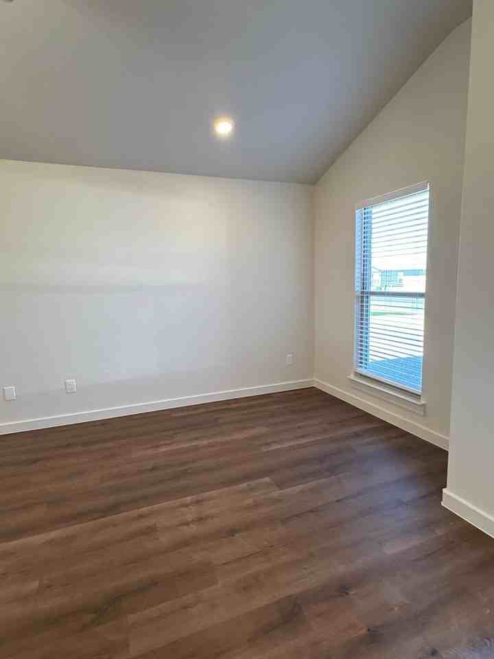 2174 Langford Ave - Photo 5 of 11