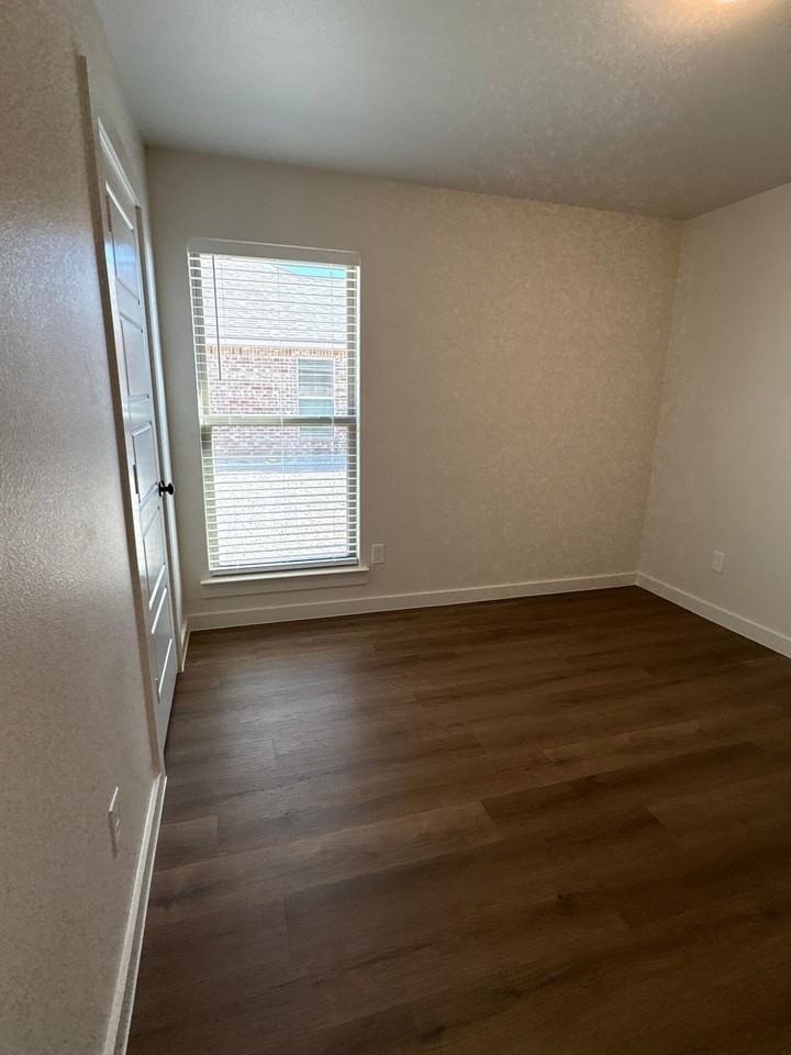 2174 Langford Ave - Photo 7 of 11