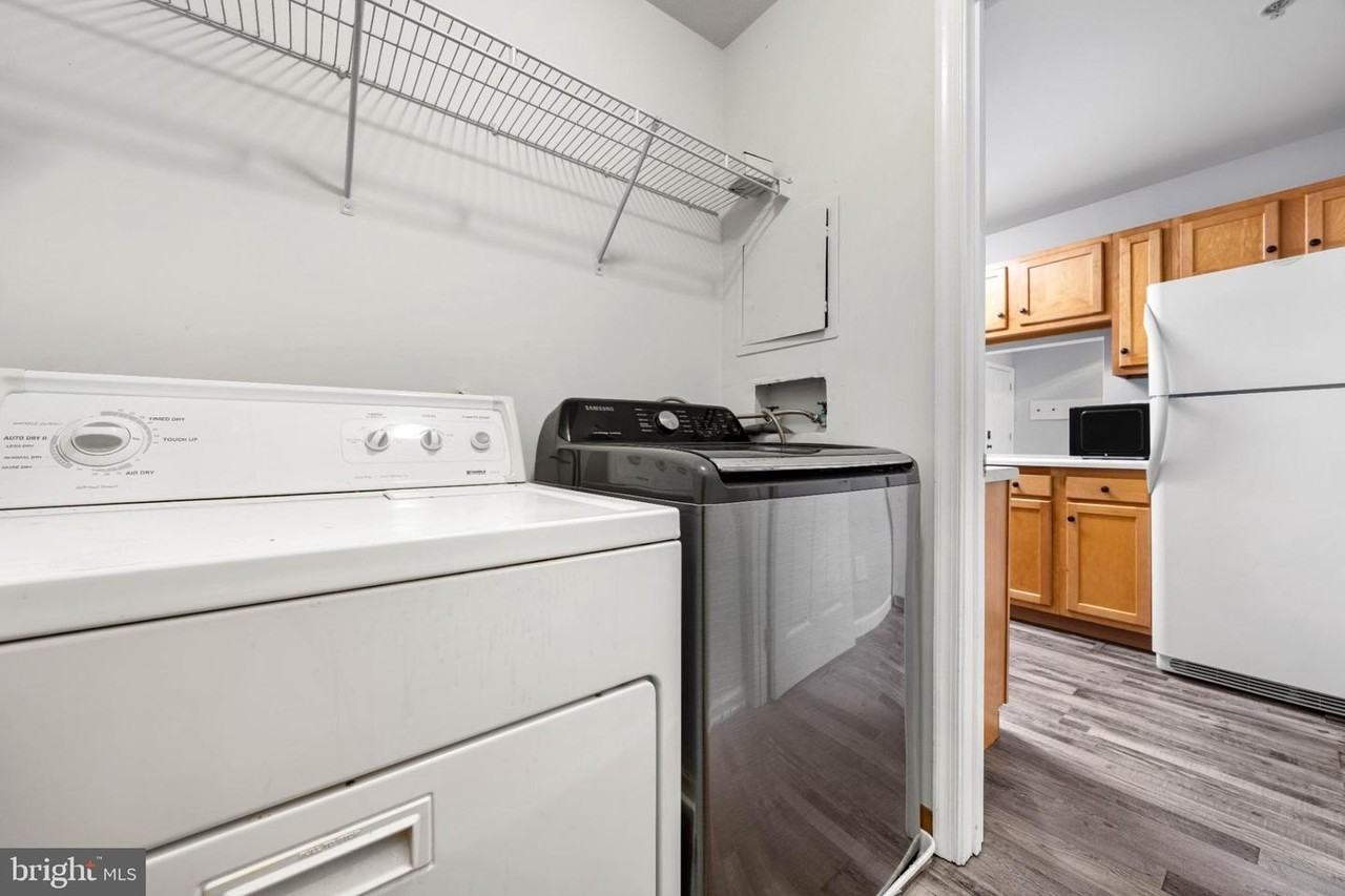 806 Waters Edge Dr - Photo 5 of 20