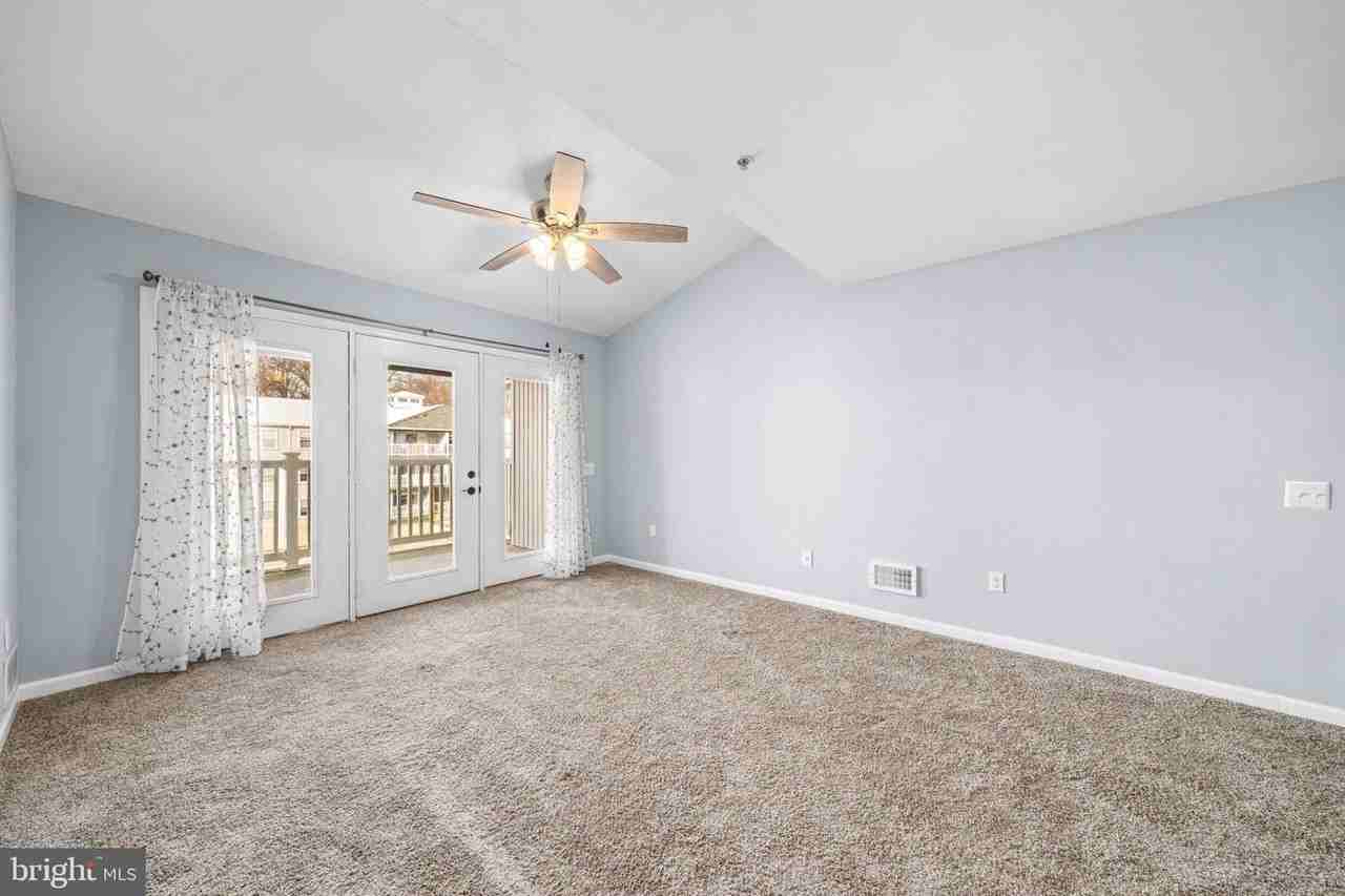 806 Waters Edge Dr - Photo 6 of 20