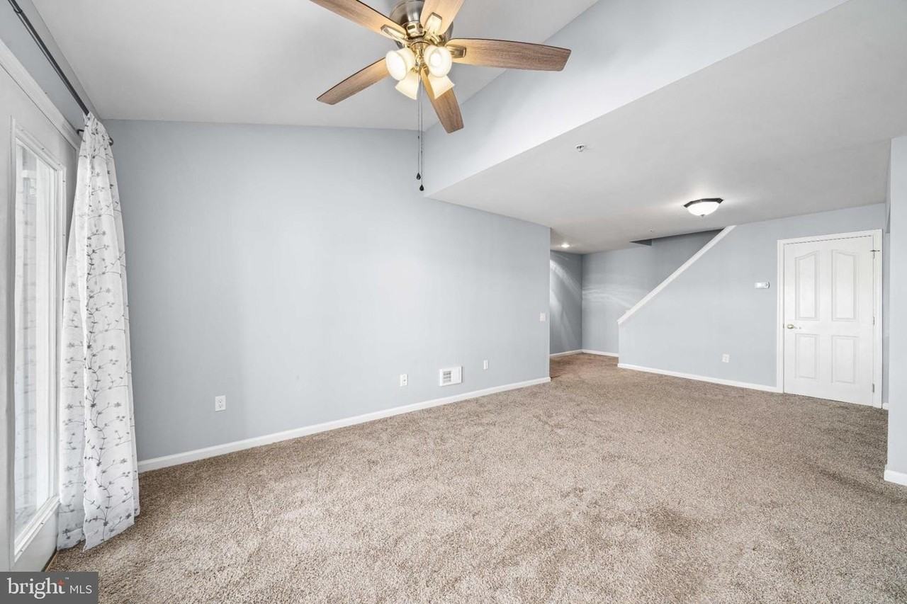 806 Waters Edge Dr - Photo 7 of 20