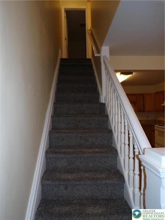 1624 1/2 Utica St - Photo 6 of 11