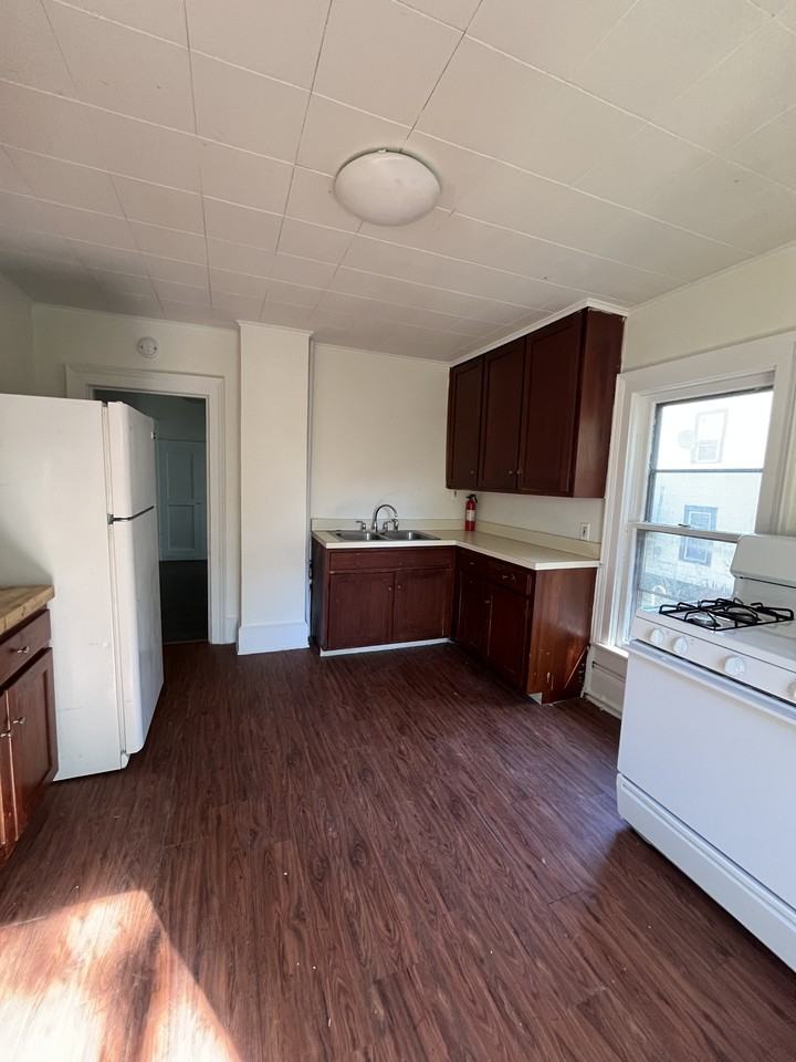 28 Regent St Uppr - Photo 2 of 10