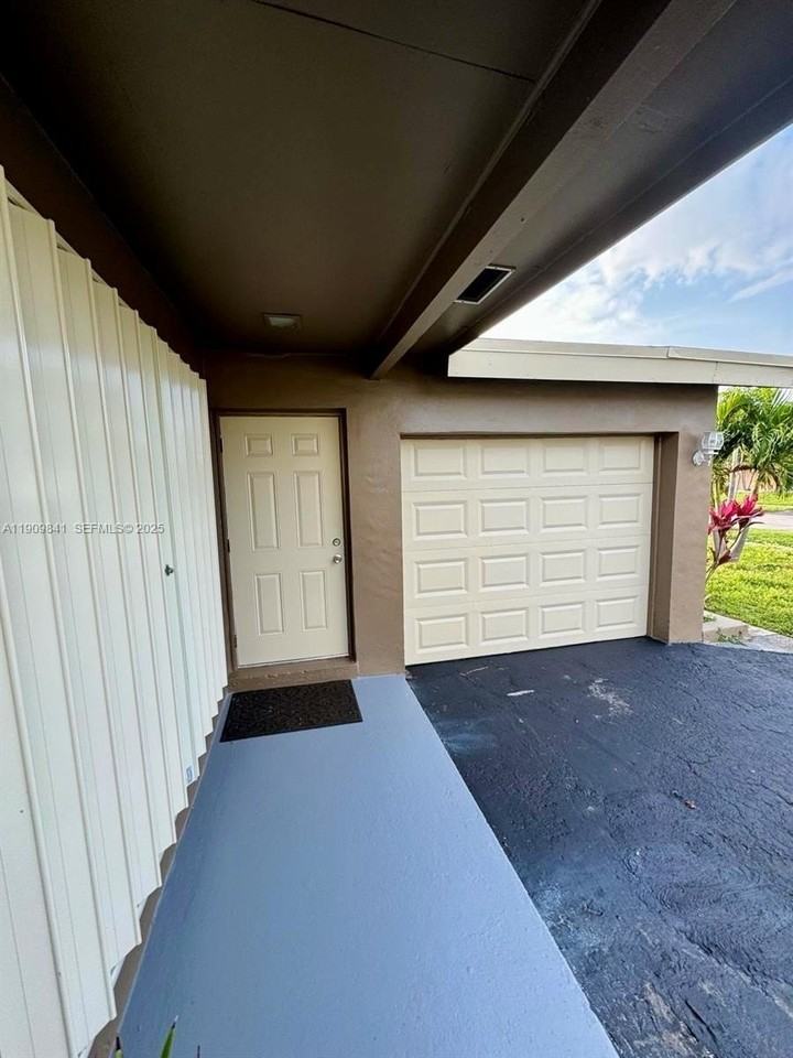 8670 Nw 28th Pl - Photo 3 of 23