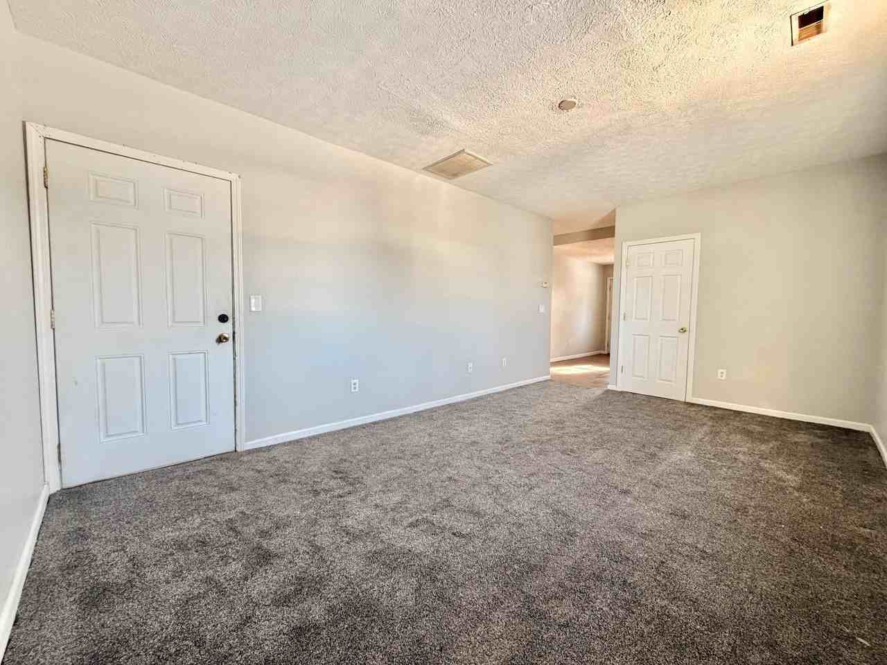 629 Swan St #D - Photo 2 of 13