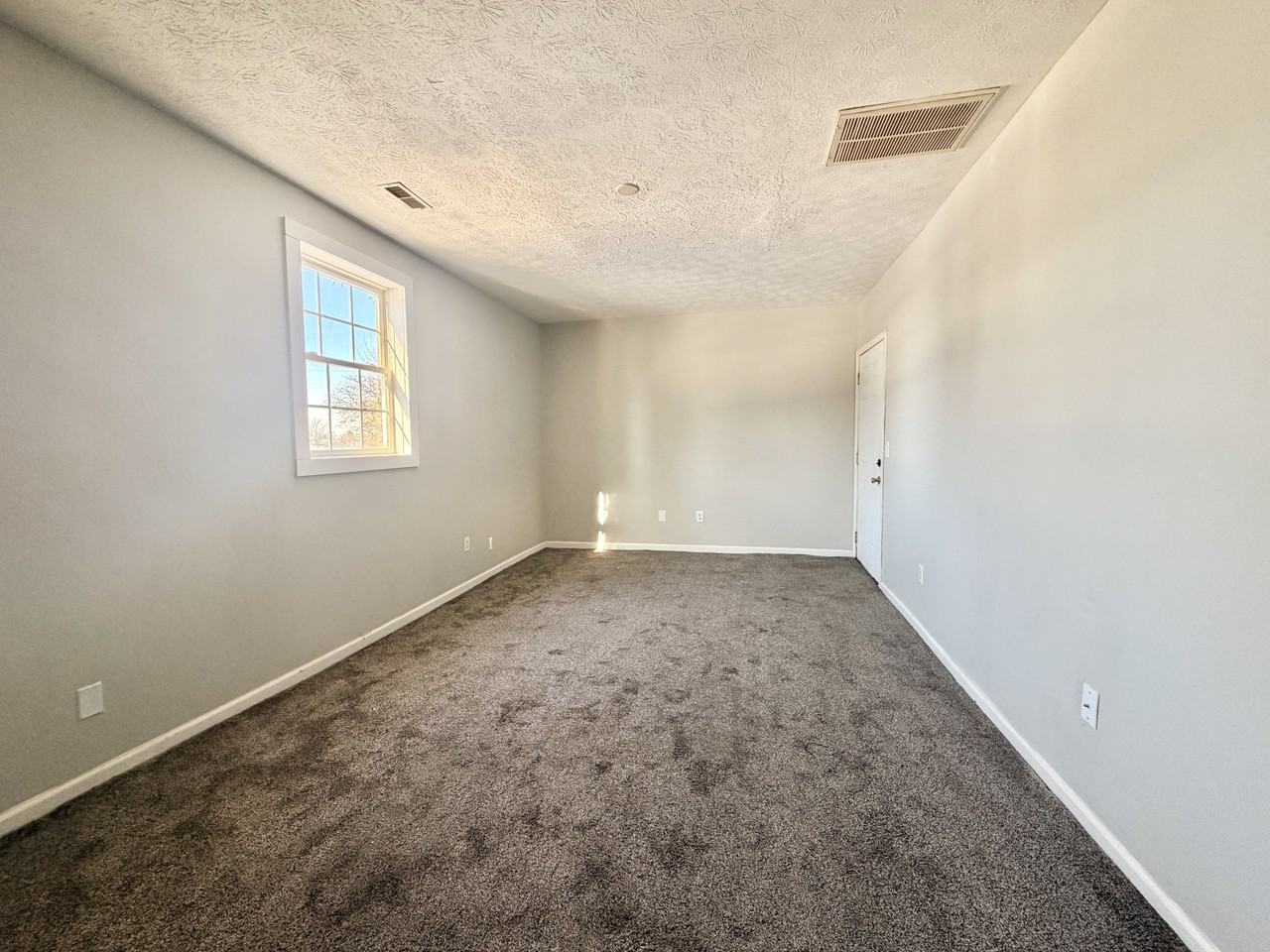 629 Swan St #D - Photo 3 of 13