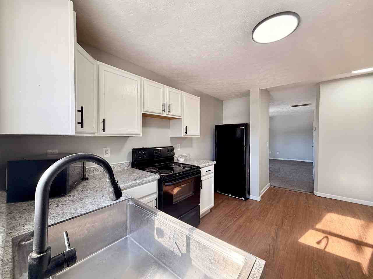 629 Swan St #D - Photo 5 of 13