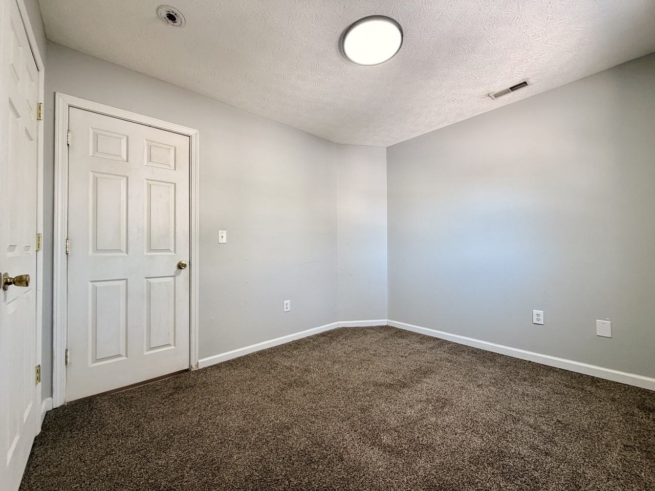 629 Swan St #D - Photo 6 of 13