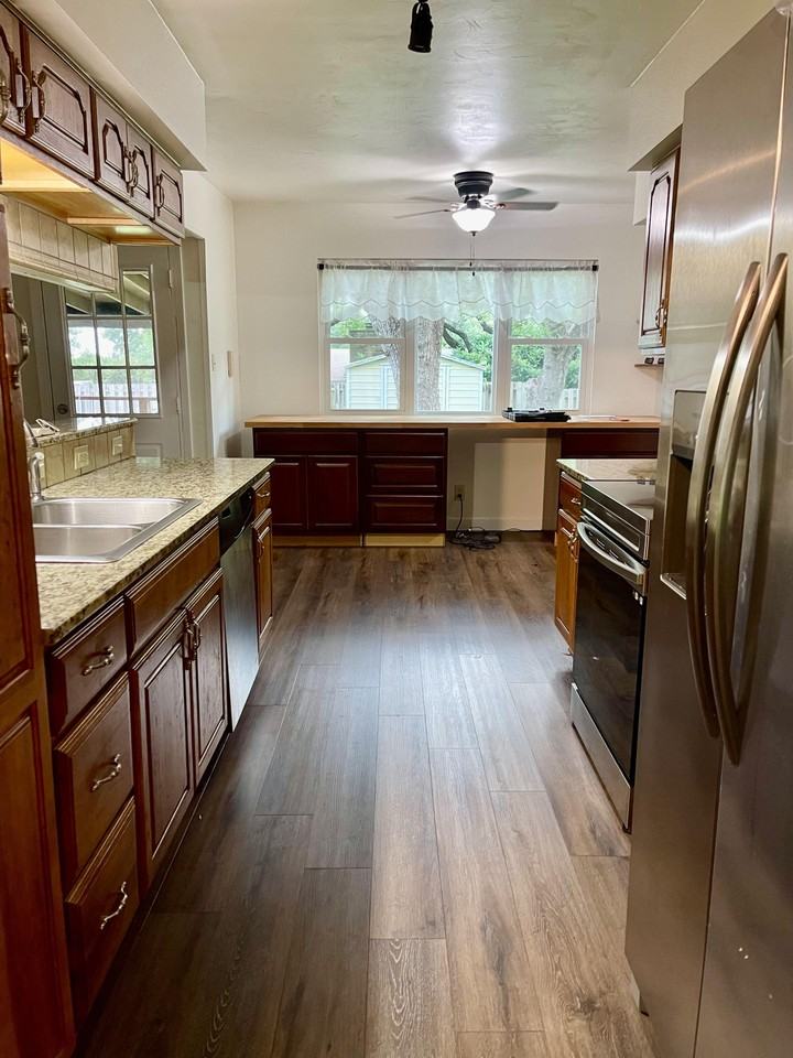 De Soto Dr - Photo 2 of 8