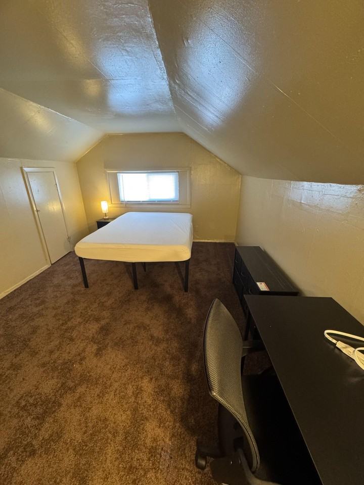 E New York St - Photo 6 of 9