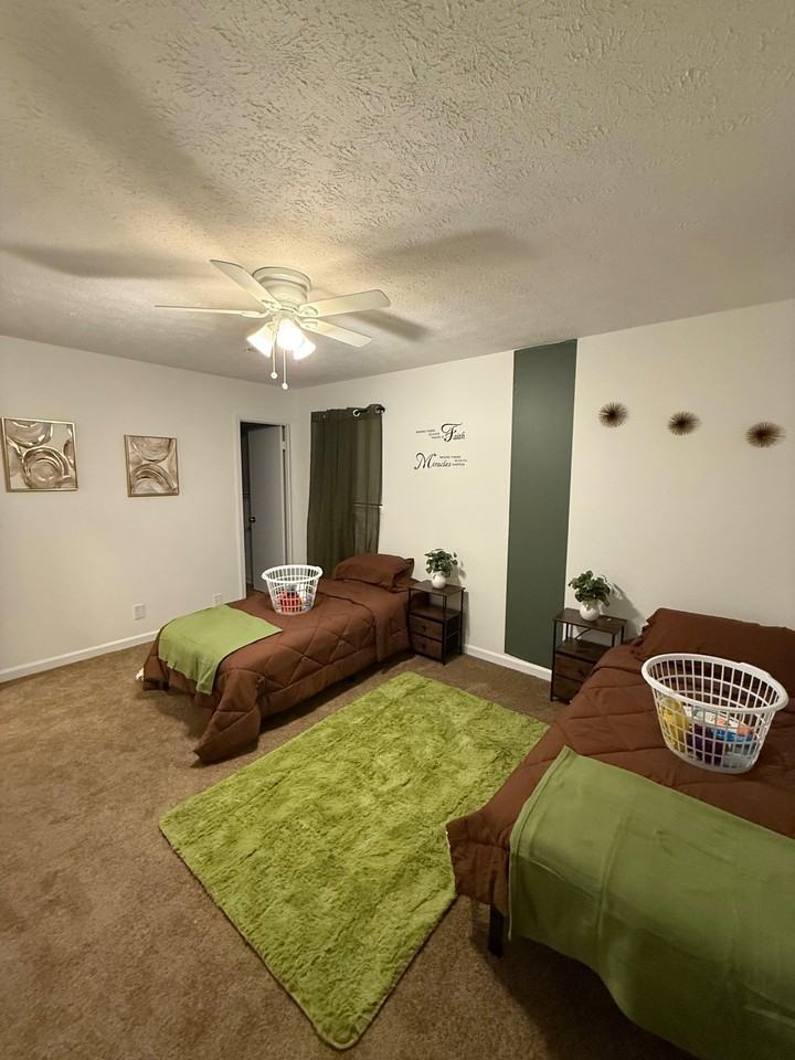 Rockfort Ct - Photo 3 of 14