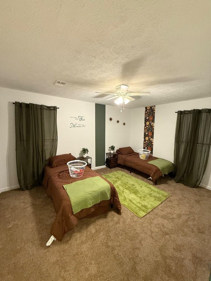 Rockfort Ct - Photo 4 of 14