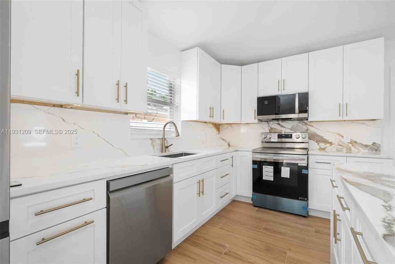 102 Sw 13th Ave - Photo 6 of 43