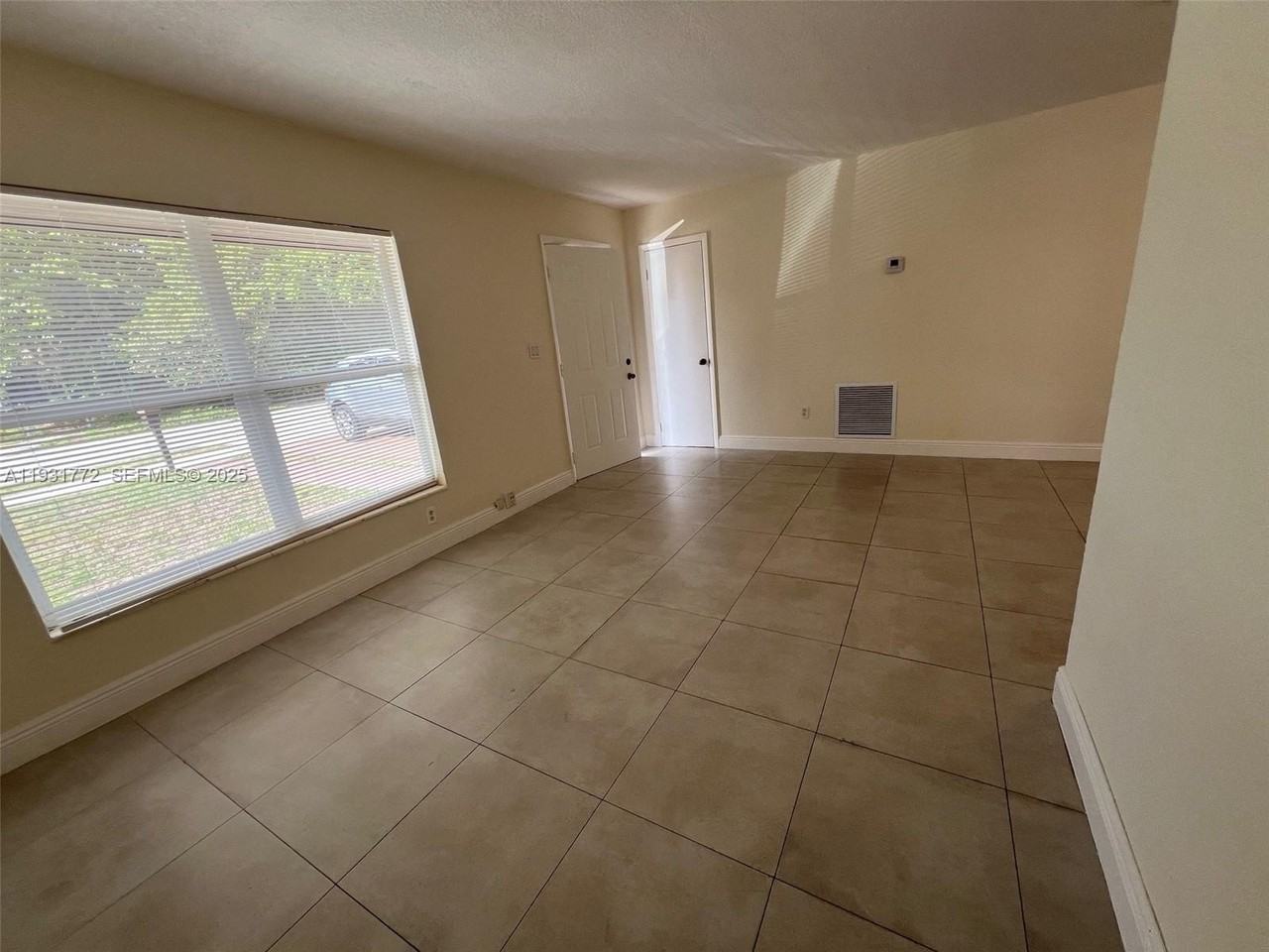 20431 Nw 46th Ave - Photo 4 of 17